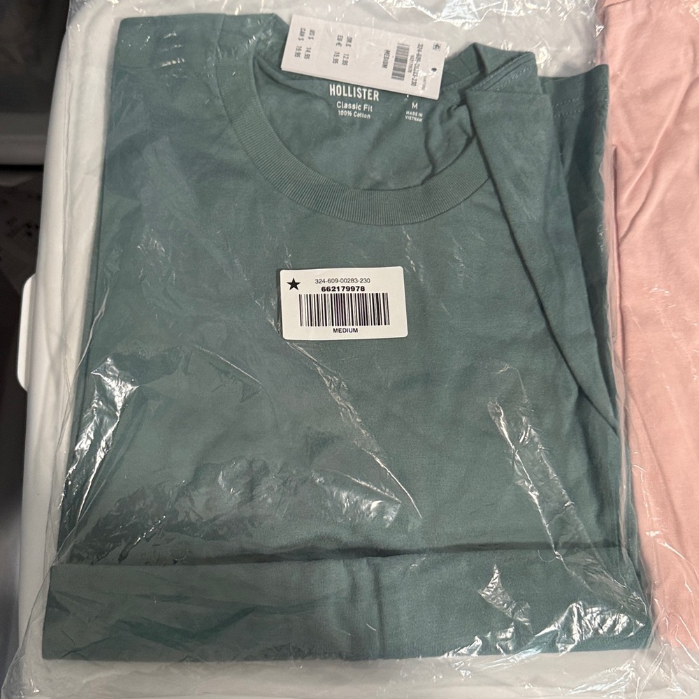 Hollister Shirt Bundle - Picture 2 of 3